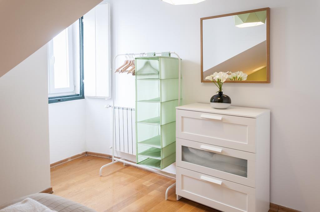 Contemporary Lisbon Apartment In Historical Chiado Экстерьер фото
